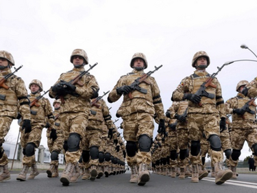 Иракски бойци: Американски военни хеликоптери хвърлят оръжия на „Ислямска държава“