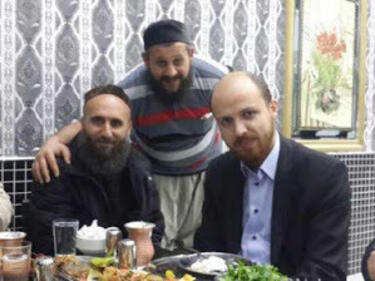 Синът на Ердоган се снимал с „Ислямска държава“?