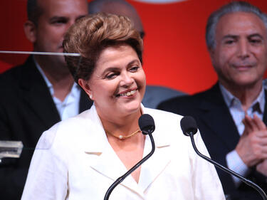 Дилма Русеф спечели битката – остава президент на Бразилия засега