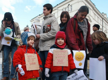 Родители излизат на протест