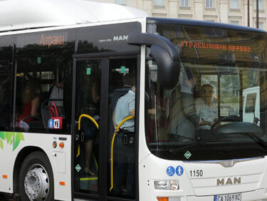 Автобус на градския транспорт се обърна в София