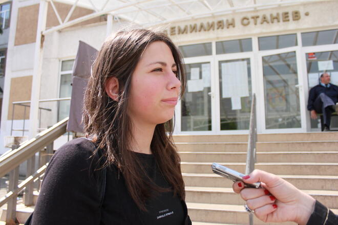 Ученичката бе доволна от своето представяне на матурата и очаква добри резултати. 