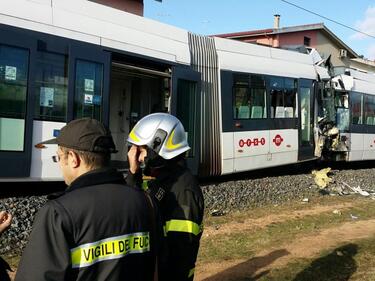 57 ранени след сблъсък на два влака в Италия