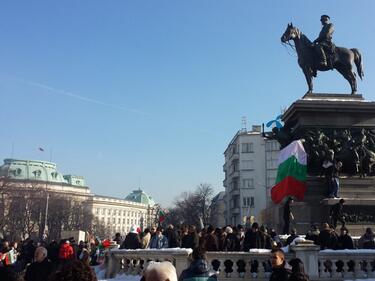 Вял протест срещу правителството