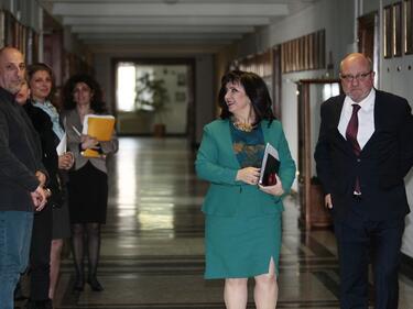 Ваня Кастрева хвърля оставка, „медийно обременена с негативи“