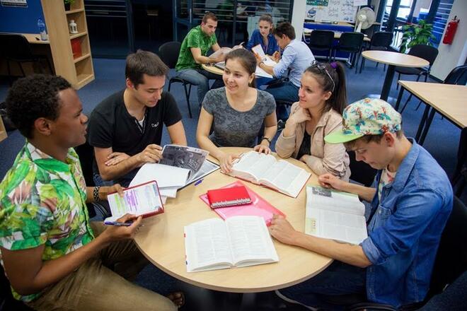 Американският университет в България обявява ранен прием за по-добри стипендии
