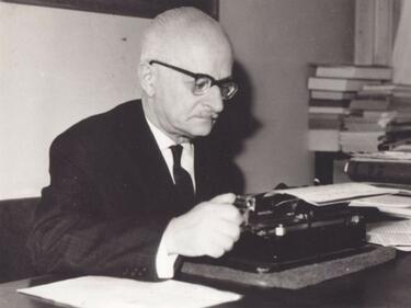Талев, издаван на македонски – език, който той самият не признава