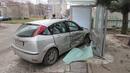 Кола се вряза в автобусна спирка в Русе