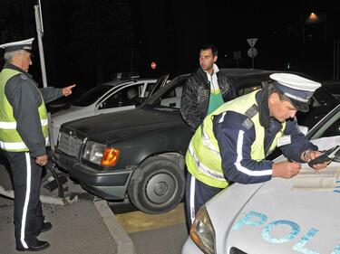 След нощна акция в София: 14 без книжки и 16 спрени от движение коли