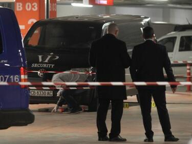 Нападателите на инкасо в столичен мол стреляли с „Калашников”