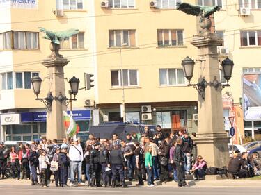 Недоволните къмпингари пак блокираха „Орлов мост“