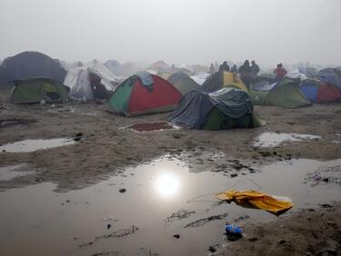 Пращаме палатки и одеяла на бежанците в „Идомени“