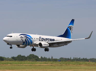 Терорист отвлече самолет на EgyptAir и взе заложници (ОБНОВЕНА)