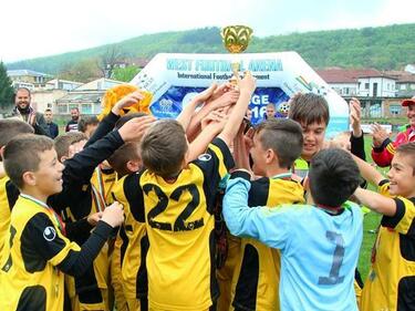 Приключи детския футболен турнир "WEST FOOTBALL ARENA"  - Дряново 2016