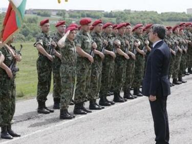 Президентът призова да не „орязват“ проектите за модернизация на армията