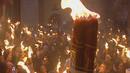 Ерусалим: Стотици гледат как се случва чудото на Благодатния огън
