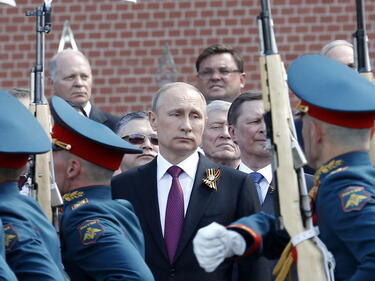 Путин на Червения площад: Длъжни сме да победим новото глобално зло