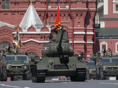 Руснаците извадиха най-новите си оръжия за Парада на Победата (ГАЛЕРИЯ)