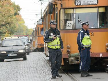 Пътник без билет потроши контрольори в София