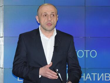 Томислав Дончев оглавява тристранката