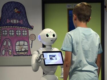 Роботи посрещат пациенти в белгийски болници
