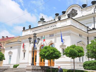Парламентът вади 80 хил. лв. за автомивки