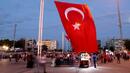 Чистката в Турция продължава, уволниха стотици полицаи и чиновници