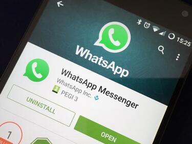 Facebook получава телефонните номера на всички абонати на WhatsApp
