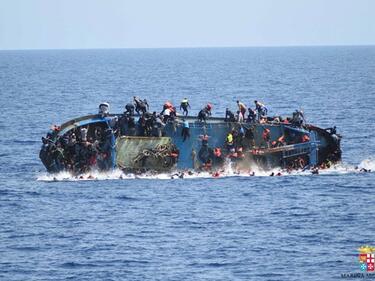 29 мигранти загинаха след обръщане на лодка в Средиземно море