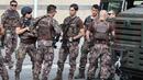 Цивилни завладяват турското военно министерство