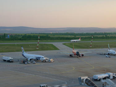 Самолет кацна аварийно във Варна