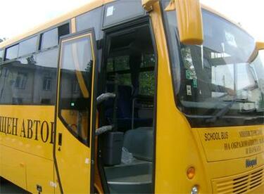 МОН разглежда заявките за училищни автобуси от 2014 г. насам