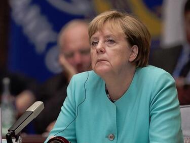 Меркел: Бежанците, които нямат право да са тук, ще бъдат депортирани
