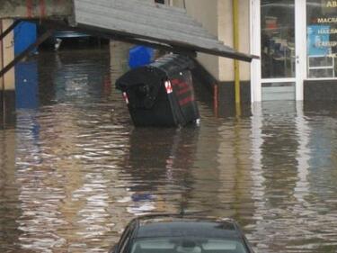 Отново потоп във Варна след проливен дъжд (снимки)