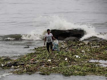 Страховит тайфун се стовари върху Филипините (СНИМКИ)