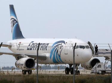 Египетски самолет кацна аварийно в Атина