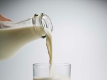 Изкупната цена на млякото у нас скочи до 568 лева на тон