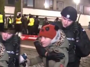 Разгневени поляци блокираха местния парламент