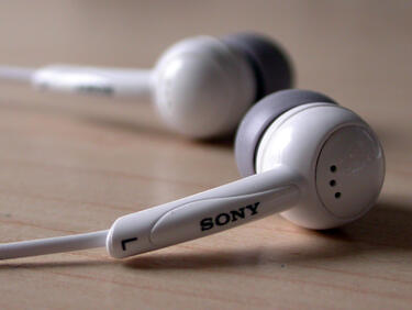 Sony пуска мрежата на Qriocity 