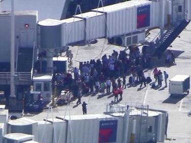 Кървава баня на летище във Флорида, петима са убити (допълнена/снимки)