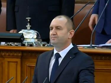 Новият президент се закле да служи на България (СНИМКИ)