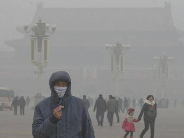 Китайската Нова година обви Пекин с тонове смог