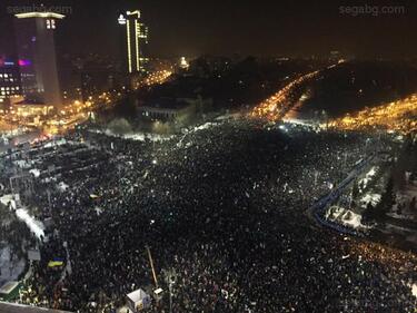 100 000 скандират в Букурещ: Долу комунистическото правителство!