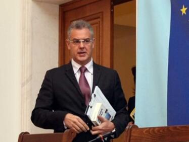 18 влизат в битка за новия парламент