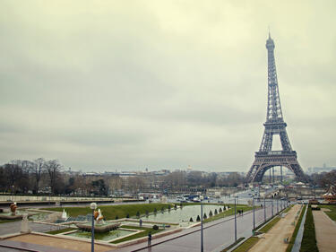 Френските власти осуетиха атентат на Айфеловата кула