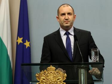 Радев: Политиците да се държат отговорно