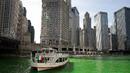 Река Чикаго отново потече в зелено (ВИДЕО)