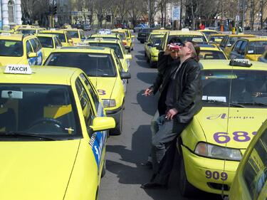 Таксиджиите пак излизат на протест