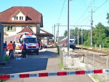 Международен влак дерайлира в Швейцария, има ранени