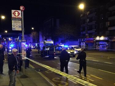Нов инцидент в Лондон! Кола се вряза пешеходци късно снощи (ВИДЕО)